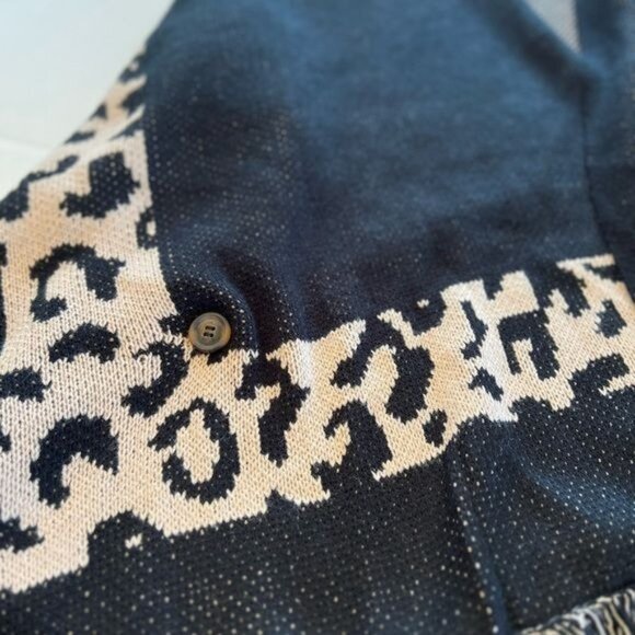 Entro Black Fringed Open Front Wrap w/ Animal Print and Arm Holes Size Large - Picture 9 of 11